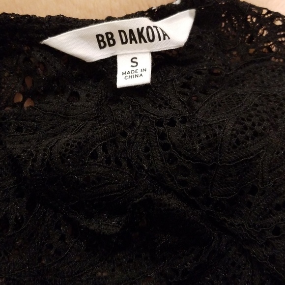 💕BB DAKOTA💕 Lace Cold Shoulder Long Sleeve Top with Ruffles Black S Small NWT - Picture 7 of 8